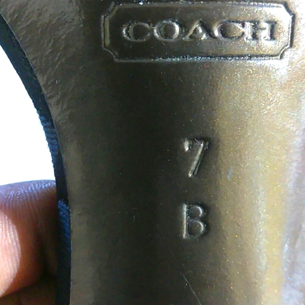 Coach ladies heeled sandal. - Picture 6 of 8